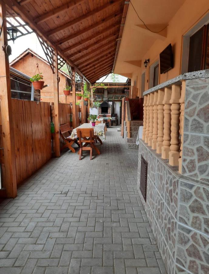 Pensiunea Cristiana Curtea De Arges Exterior photo